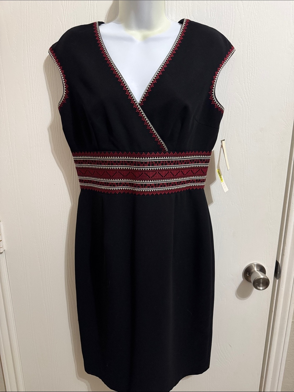 Maggy London Women’s 10 Black Sheath Dress Embroidery Cocktail Career Party NWT